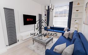 Luxurious 2 Bed Birmingham House Free Parking - Sleeps 6